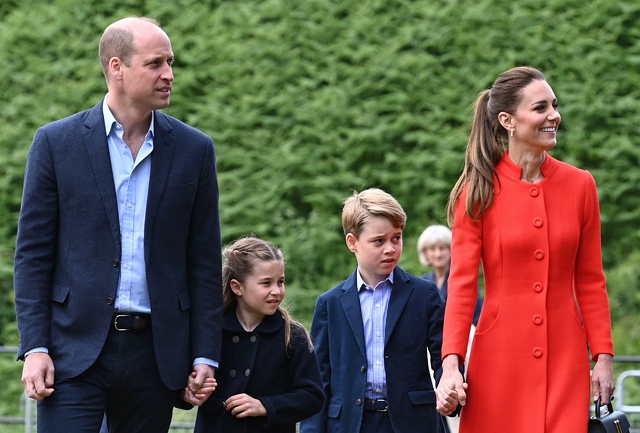 Кейт Миддлтон и принц Уильям вместе со старшими детьми посетили репетицию концерта в честь юбилея Елизаветы II